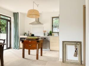 Maisons de vacances La Mirande a Lacoste : photos des chambres