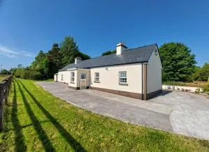 Farm View Cottage Castlerea by Trident Holiday Homes - Lisacul