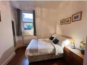 Lovely 2 Bedroom Garden Flat in London