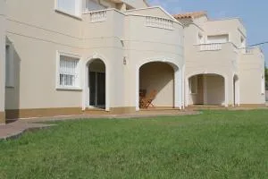 Apartamento nuevo en urbanización a 250 metros de la playa - Les Deveses