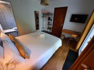 B&B / Chambres d'hotes Le Jardin de Moulis - Maison d'hotes au pied des Pyrenees, Ariege, Saint Girons : photos des chambres