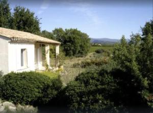 Maisons de vacances En plein coeur du Luberon, au calme, meuble de tourisme, vue sur la campagne : photos des chambres