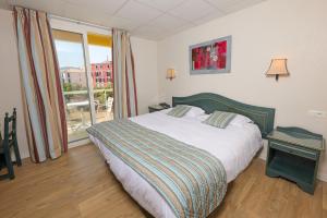 Hotels Hotel Saint Christophe : Chambre Double Standard - Vue sur Jardin