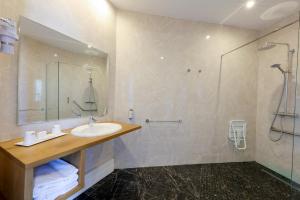Hotels Hotel Saint Christophe : photos des chambres