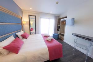 Hotels Hotel Saint Christophe : photos des chambres