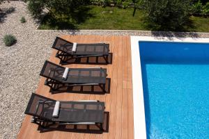 Family House "Villa Gyra" with Private Swimming Pool, Indoor BBQ, Gym and Gaming room!