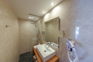 Hotels Hotel Saint Christophe : photos des chambres