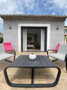 Maisons de vacances Maison avec ses 2 terrasses et sa piscine : photos des chambres