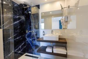 Hotels Hotel Saint Christophe : photos des chambres