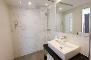 Hotels Hotel Saint Christophe : Chambre Lits Jumeaux Supérieure - Vue sur Mer