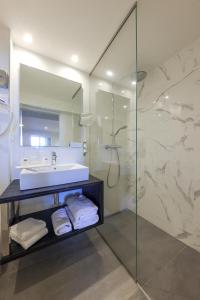 Hotels Hotel Saint Christophe : photos des chambres