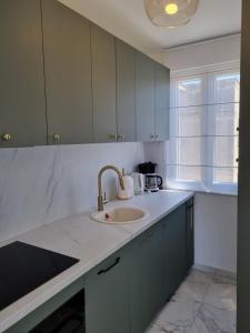 Apartment with view on city marine