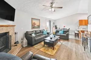 Corinth Getaway with Deck about 11 Mi to Ark Encounter! - Owenton