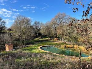 Maisons de vacances Magnifique ferme renovee et sa piscine ecologique : photos des chambres