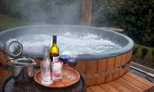 Knockalla luxury property with hot tub suitable for families