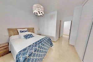 Estepona Puerto Ideal Location