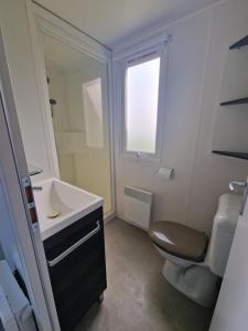 Mobil home Luxueux - 40 m2 terrasse couverte - La Palmyre Les Mathes - Les Charmettes 4 étoiles
