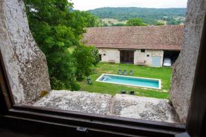 B&B / Chambres d'hotes Chateau beyrin : Chambre Double - Vue sur Piscine