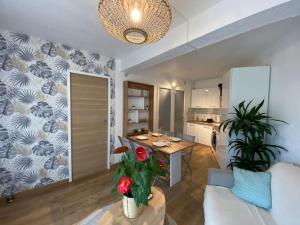 Appartements Logement port de plaisance, terrasse Sud, piscine : photos des chambres