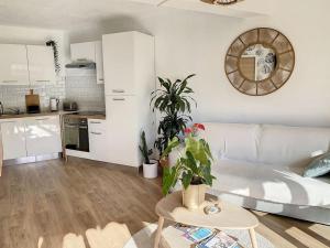 Appartements Logement port de plaisance, terrasse Sud, piscine : photos des chambres