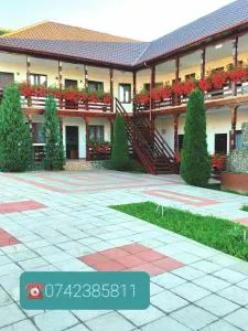 Cris & Mona - 沙安