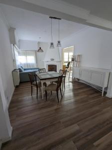 Casa tipo chalet en PH a tres cuadras del mar