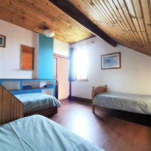 Maisons d'hotes Surfworx Lodge :  Lit Simple dans Chambre Triple Commune