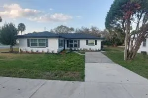 Retreat Overlooking Lake Dora! - Silver Lake