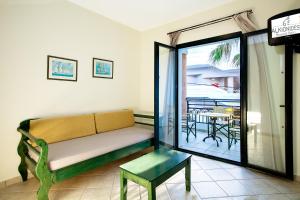 Apartment with Garden View