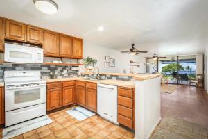 Beautiful 22 condo in Kailua Kona. Ocean View!