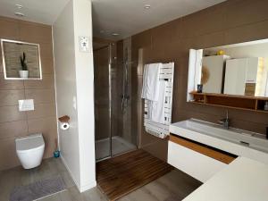 Sejours chez l'habitant Suite parentale avec piscine privee : Chambre Double avec Salle de Bains Privative