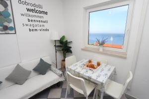 Apartment Relaxing sea view, Okrug Gornji