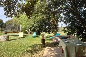 Maisons de vacances Entre Pierre et Vigne - Charming former Winery Farmhouse with Hot Tub : photos des chambres