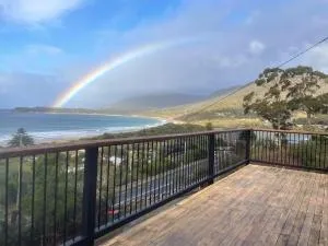 Elevated 3BR, ocean views, pool table, Pirates Bay - Eaglehawk Neck