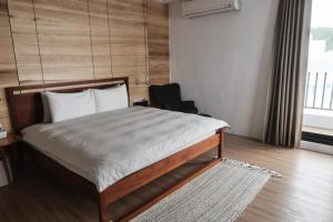 Phòng Deluxe Giường Đôi Có Ban Công (Deluxe Double Room with Balcony)