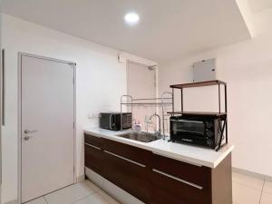 Homely DSara @ Direct Link with MRT, Near Thomson Hospital & Sungai Buloh Hospital