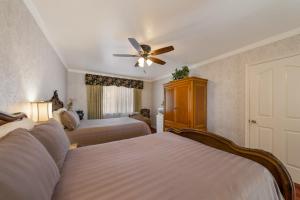 Carmel Inn & Suites