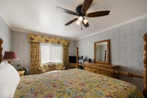 Carmel Inn & Suites
