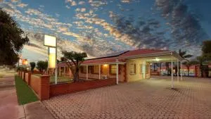 Charles Rasp Motor Inn & Cottages - Broken Hill