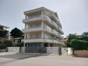 Luxury home near the Beach private parking space img25