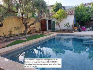 Appartements Casa Foucher : Studio - Vue sur Piscine 