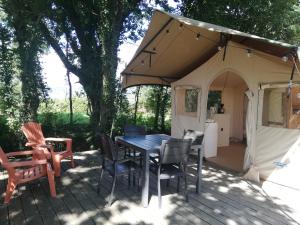 Campings Hebergements sur camping au bord de la mer : photos des chambres