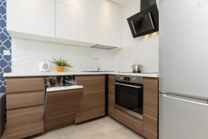 Modern City Apartment Skierniewicka near the Metro by Renters