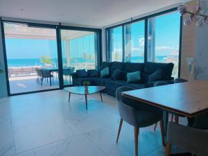 Exclusivo Ático de Lujo en la Playa - holaVivienda Inmobiliaria