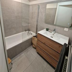 Appartements Bel appartement avec jardin : photos des chambres