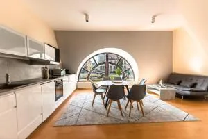 Lovely 4-bedroom flat in historical center with stunning view - Zamarovce