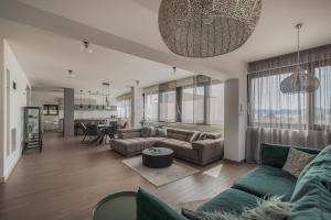 The View Luxury Residence with Pool 