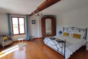 Maisons de vacances Au Moulin des Pres - Gite 15 couchages au bord de l'eau : photos des chambres