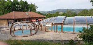 Motels Les Chalets de la MARGERIDE : photos des chambres