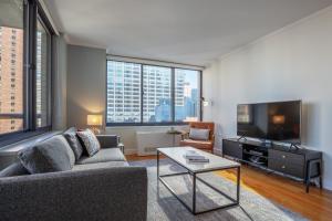 Midtown 1BR w Gym Roof Pool nr Broadway NYC-384